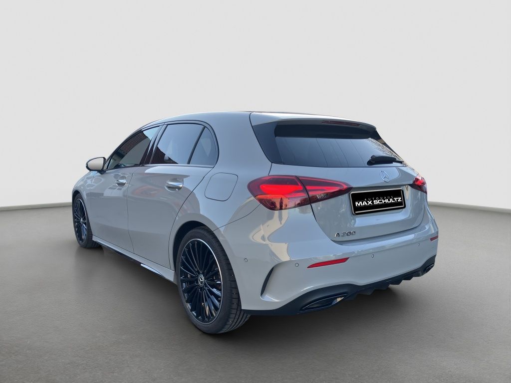Fahrzeugabbildung Mercedes-Benz A 200 AMG*NIGHT*DISTR*19ZOLL*KAM*MULTIB*NAVI