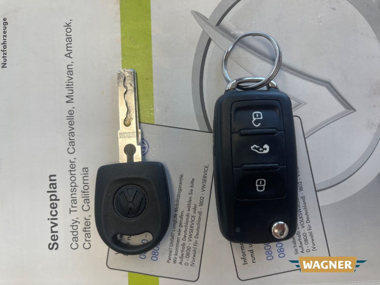 Fahrzeugabbildung Volkswagen T5 Caravelle Comfortline lang 2.0 BiTDI 9-Sitzer