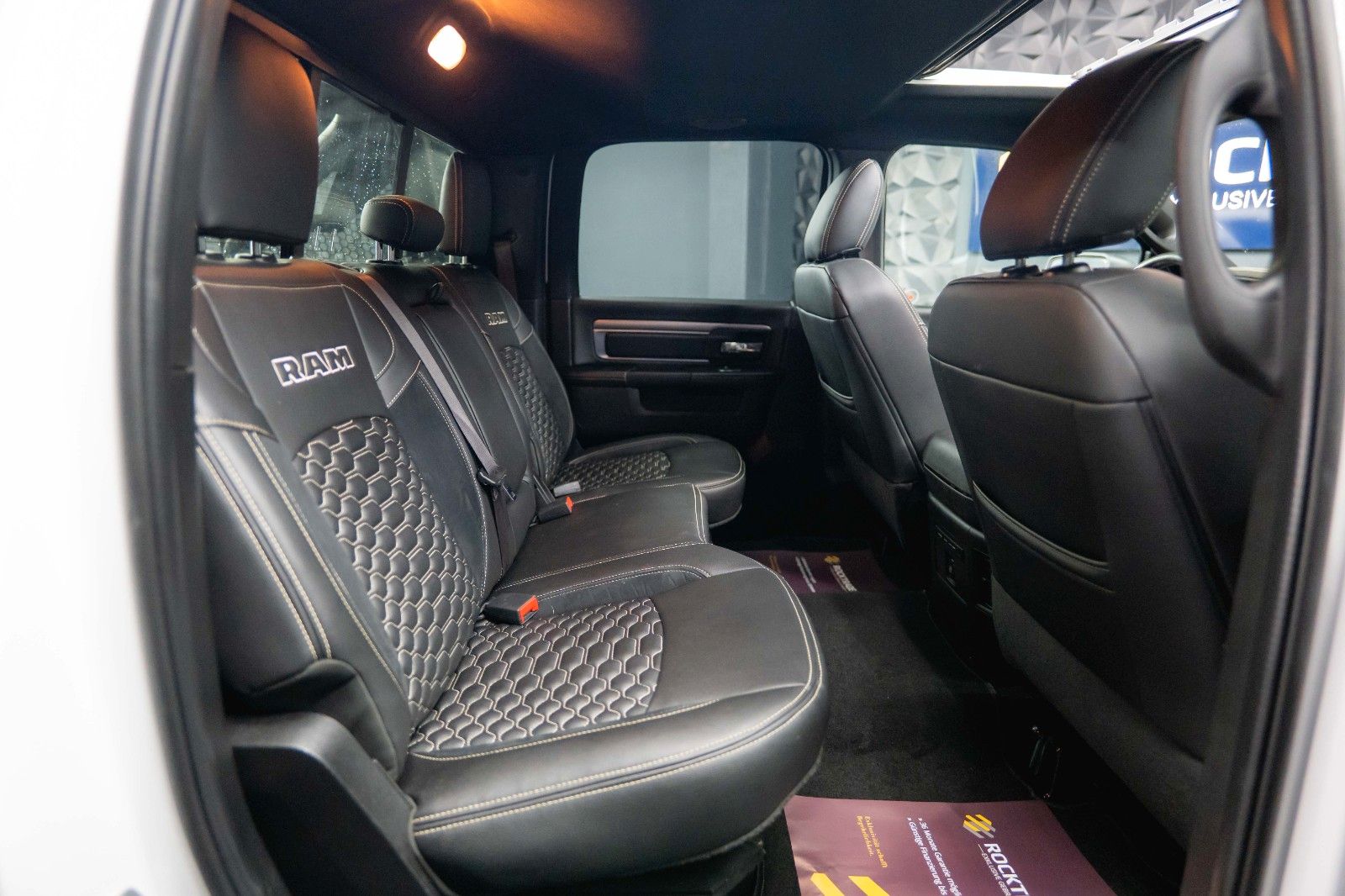 Fahrzeugabbildung Dodge RAM 5.7 V8 HEMI 4x4 OFFROAD Night-Paket *LED*AHK