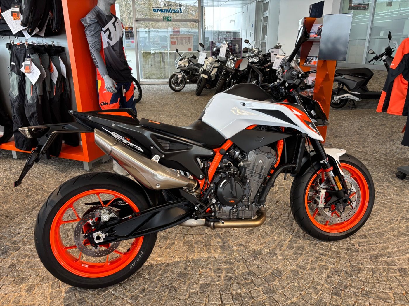Fahrzeugabbildung KTM 890 Duke R TechPack