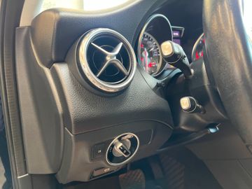 Mercedes-Benz GLA 200 7G-DCT Style *NAVI*XENON*SHZ*TEMPOMAT*