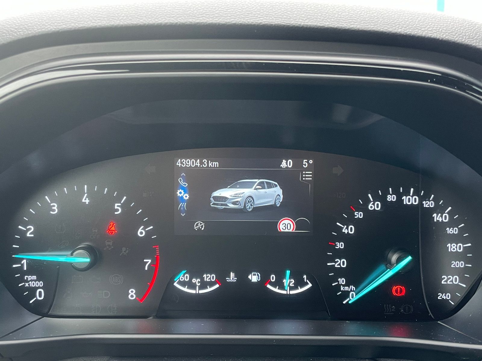 Fahrzeugabbildung Ford Focus ST-Line  LED, elek. Heckkl., Abstandstemp.