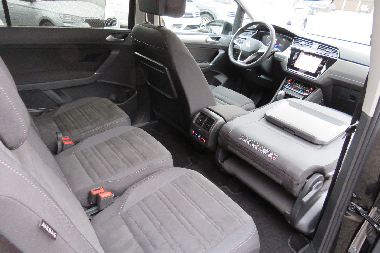 Fahrzeugabbildung Volkswagen Touran Comfort DSG AHK 7-SITZE KAMERA LED 1.H