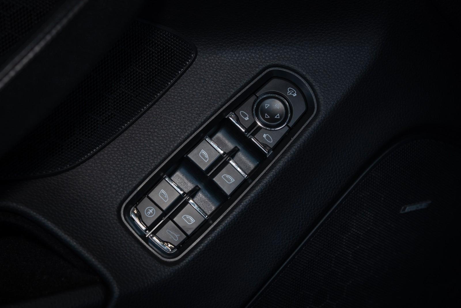 Porsche Panamera 4S 4.8 V8 | 400 ch | BVA | Cuir électrique à mémoire | Sièges chauffants avant/arrière | Toit ouvrant | Caméra de recul | Bi-xénon