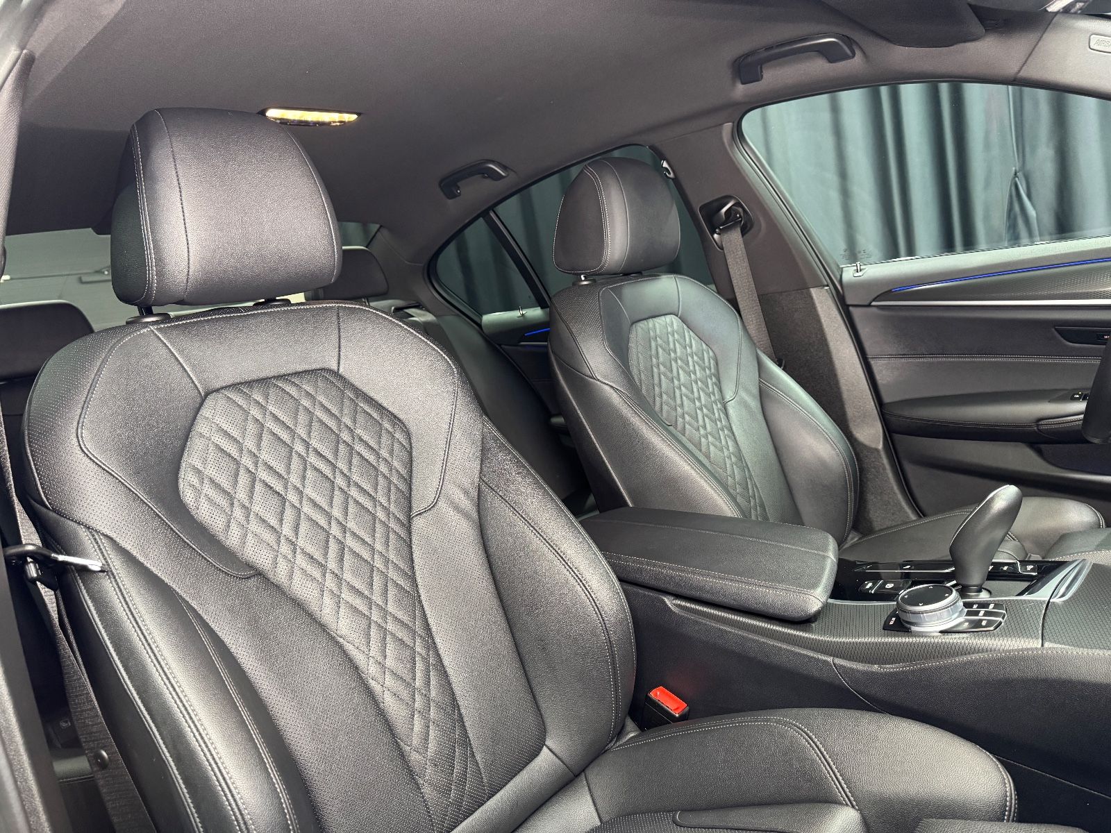 Fahrzeugabbildung BMW 520d xDrive M Sport|HEAD-UP|ACC|LASER|