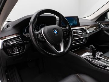 Fahrzeugabbildung BMW 530i LuxuryLine Kamera HUD Komfort SoftCl Alarm
