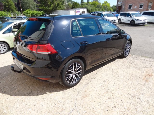 Fahrzeugabbildung Volkswagen Golf VII Lim. Allstar/DSG/Xenon/Navi/2.Hd/150PS/