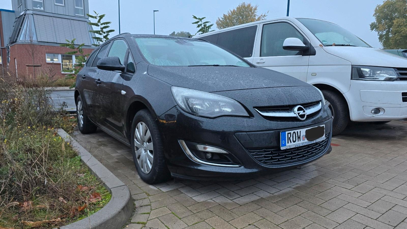 Opel Astra 2013 — interior