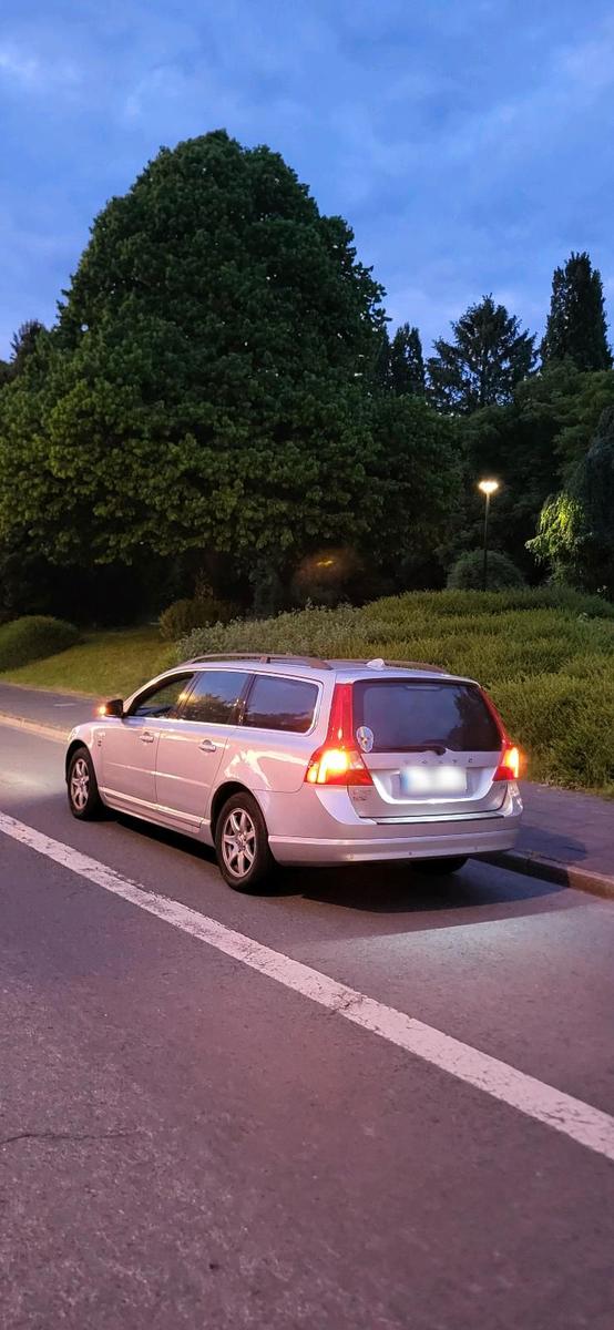 Volvo V70 2011 — rear view