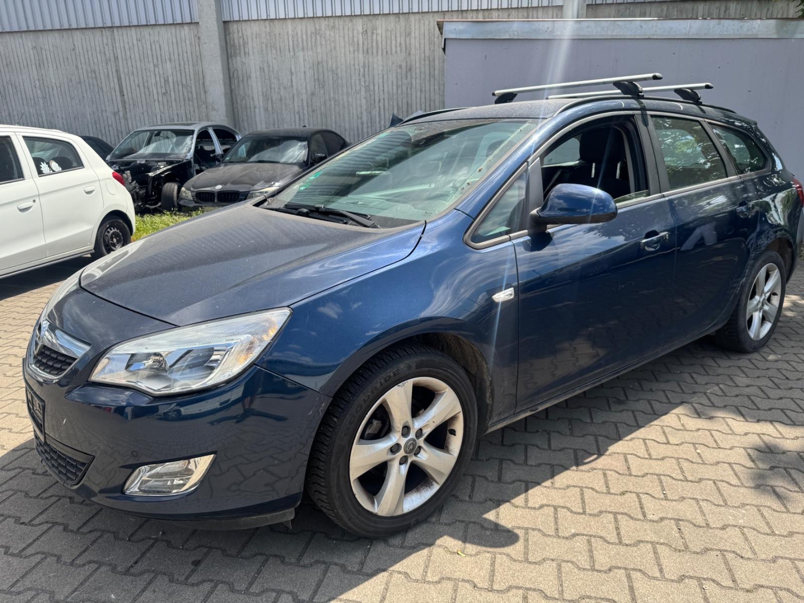 Opel Astra J Sports Tourer Edition TÜV 2028