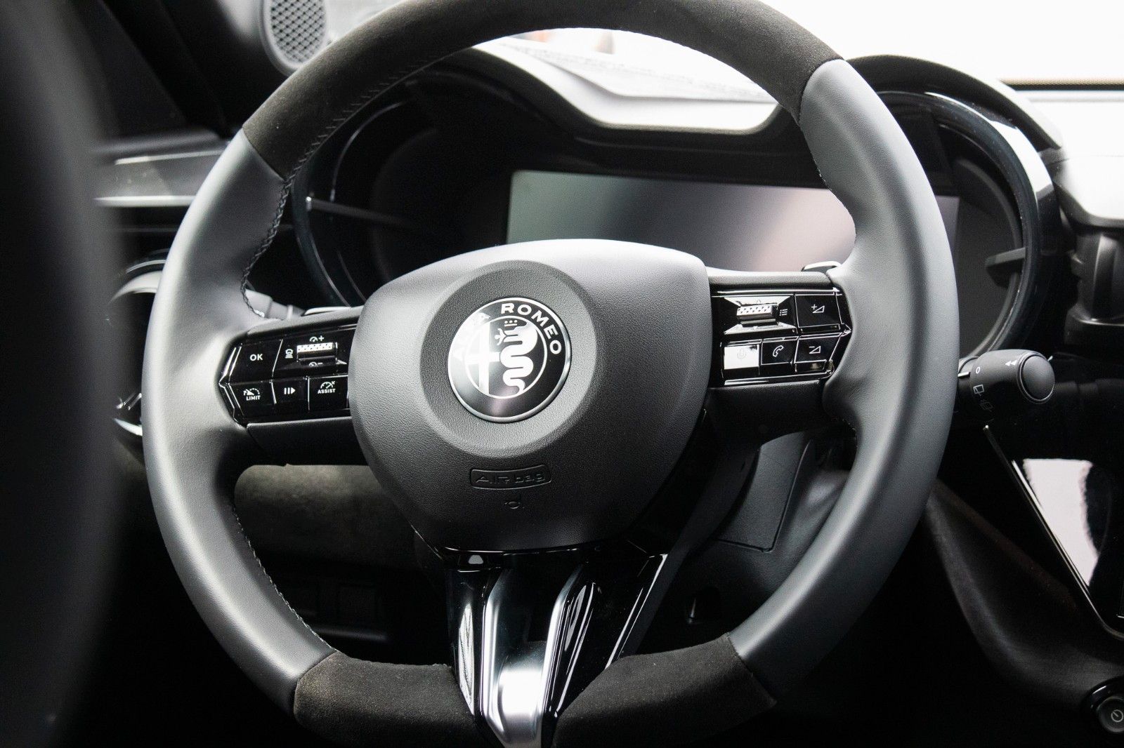 Fahrzeugabbildung Alfa Romeo Junior Q4 Ibrida 1.2 VGT  Prem+Tech+Sport-Paket