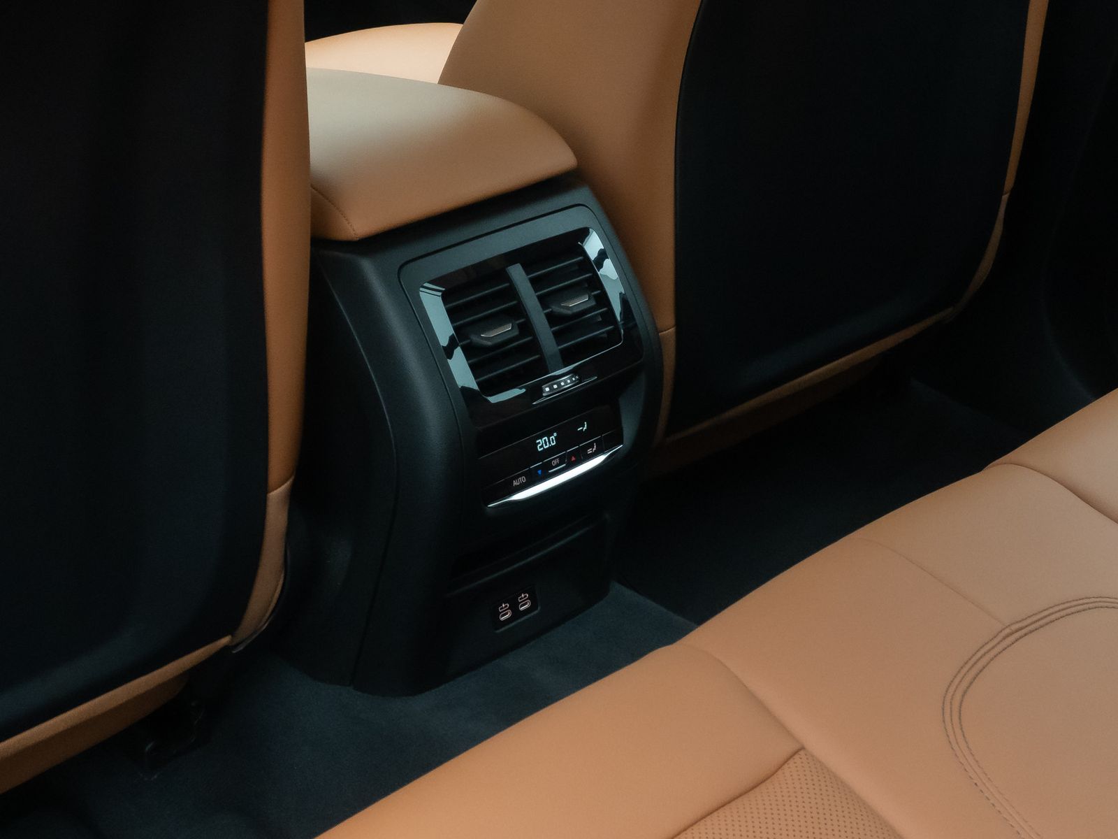Fahrzeugabbildung BMW X3 xD30i AHK Kamera DAB Komfort Memory Leder 19"