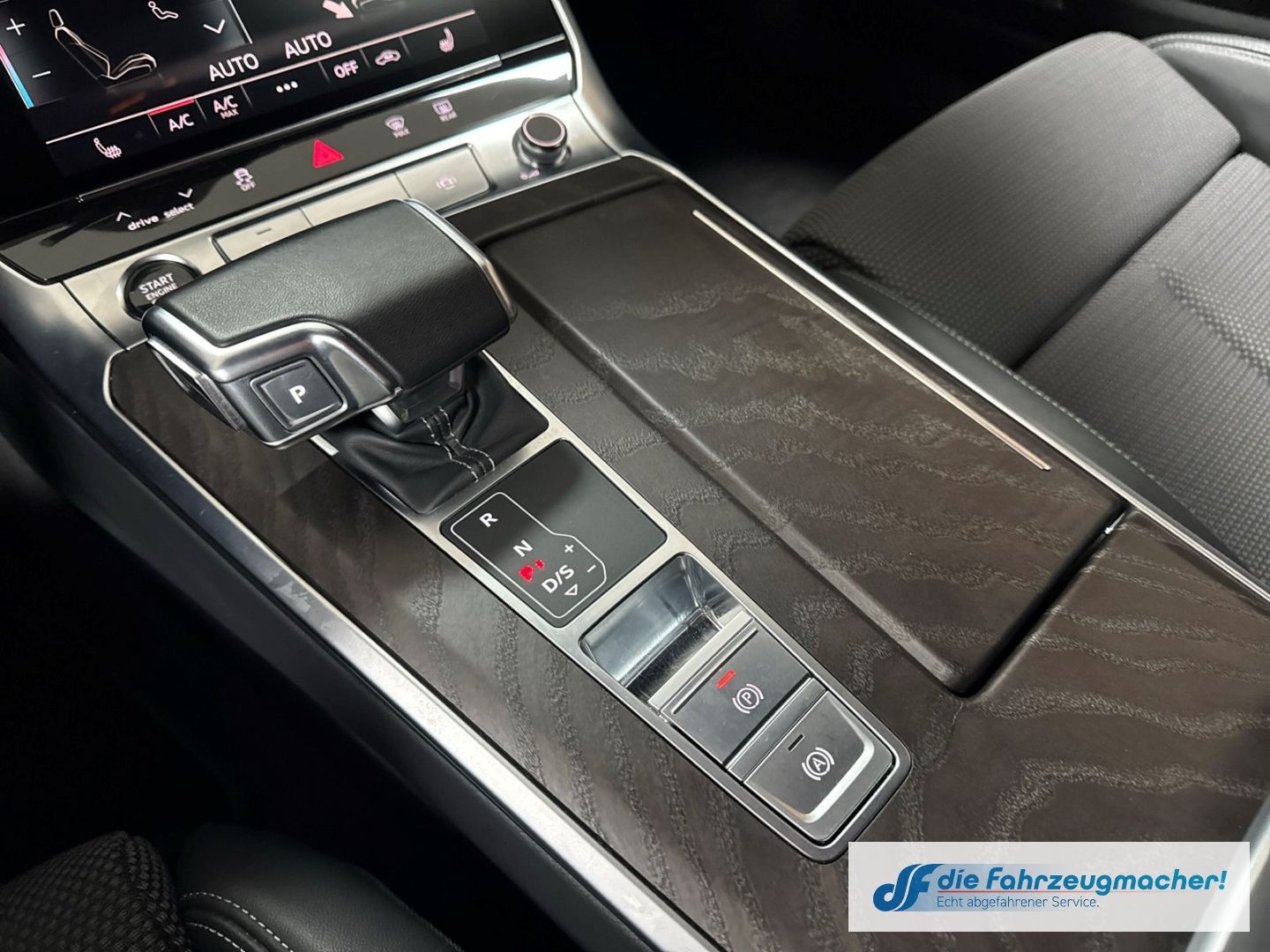 Fahrzeugabbildung Audi A6 Avant 40 TDI sport S-line Sportpaket AHK-klap