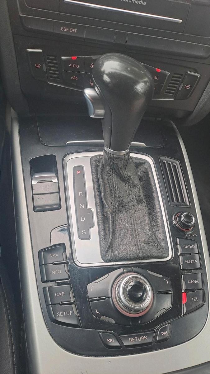 Audi A4 2010 — photo 8