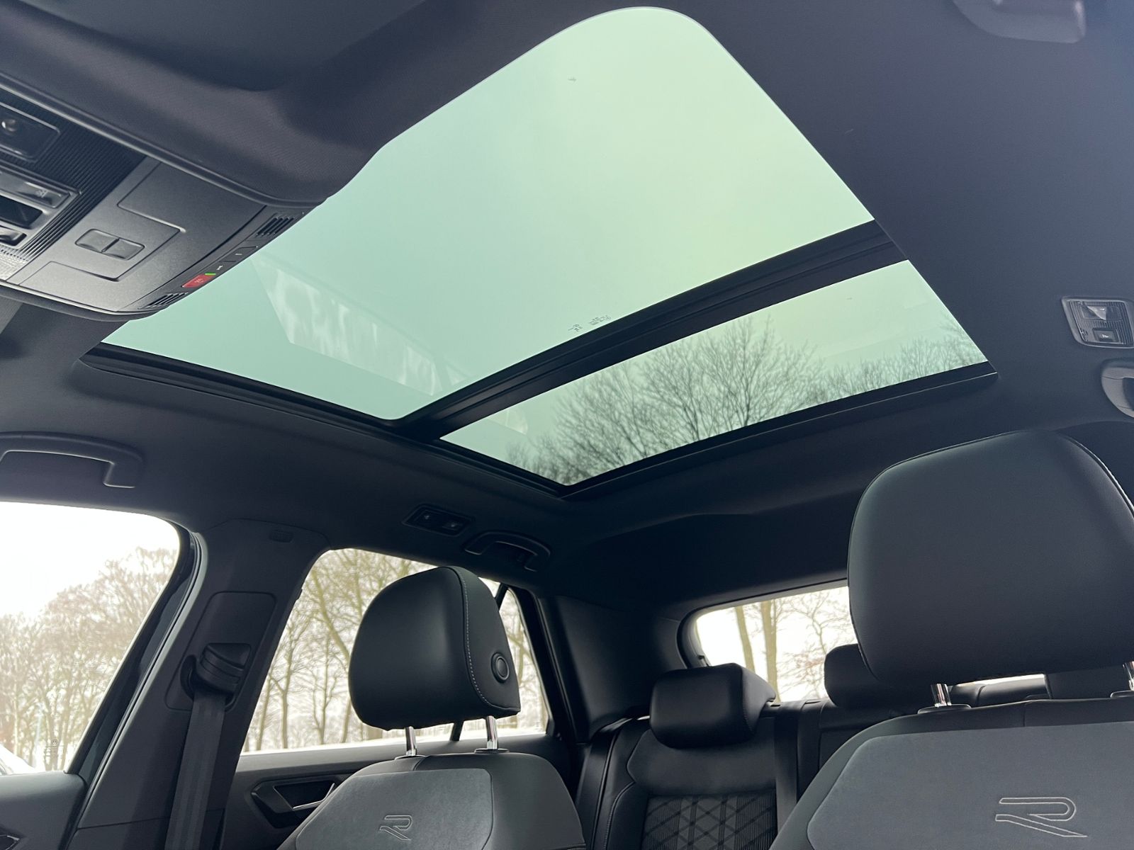 Fahrzeugabbildung Volkswagen T-Roc R-Line 1.5 TSI DSG *Black Style, AHK, Pano