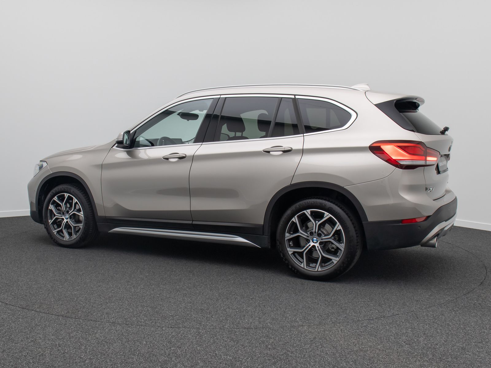 Fahrzeugabbildung BMW X1 xD20i xLine Kamera Lenkrhzg Navi+HUD DAB HiFi
