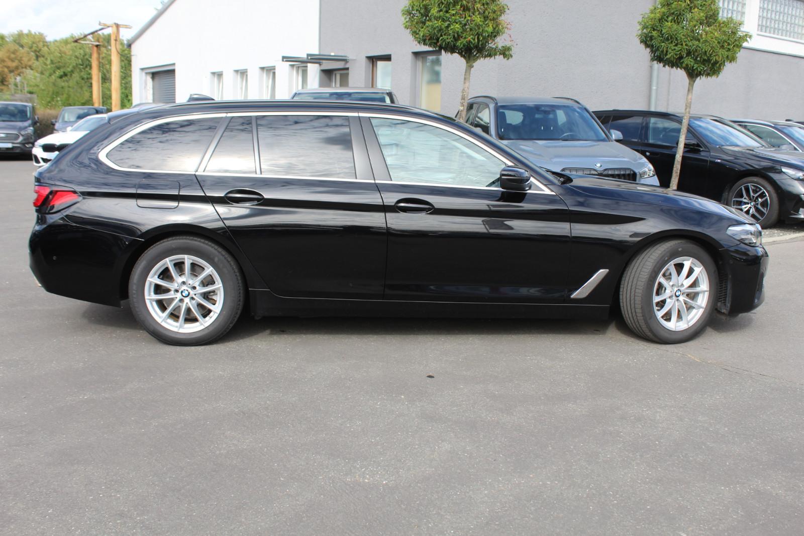 BMW 520d xDrive Tour. +HUD+Sportsitz+MEMORY+DAB+ACC+