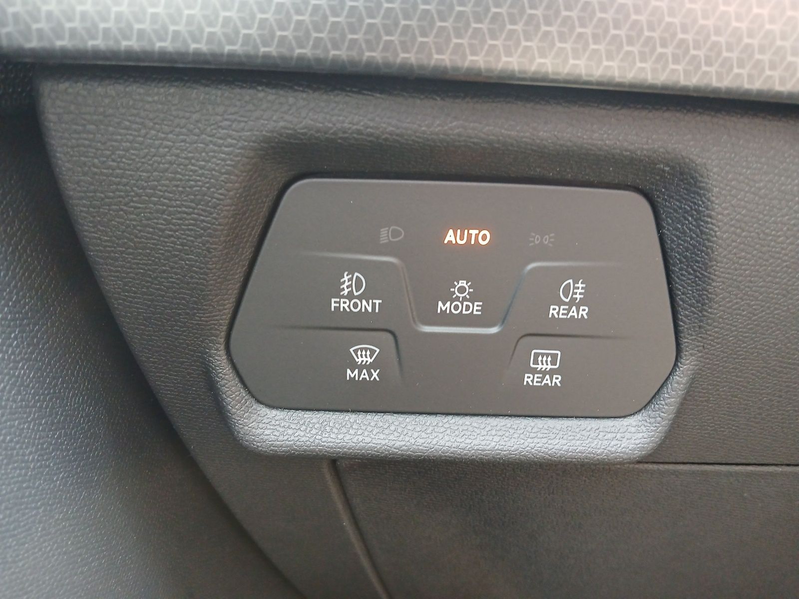 Fahrzeugabbildung SEAT Leon 1.5 eTSI Road Edition Kamera SH