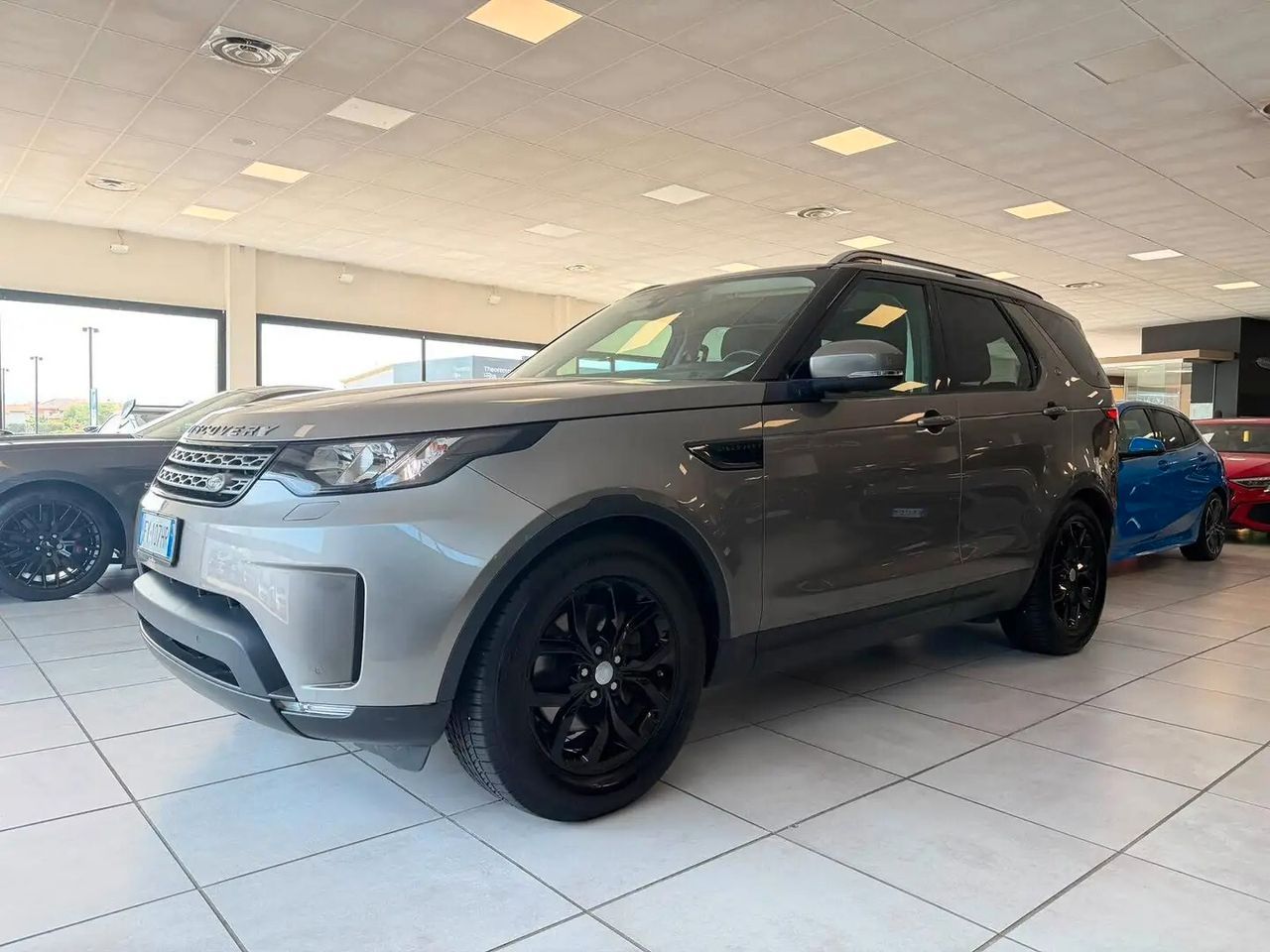 Land Rover Discovery 2.0 SD4 240 CV S 7 posti imagem 3