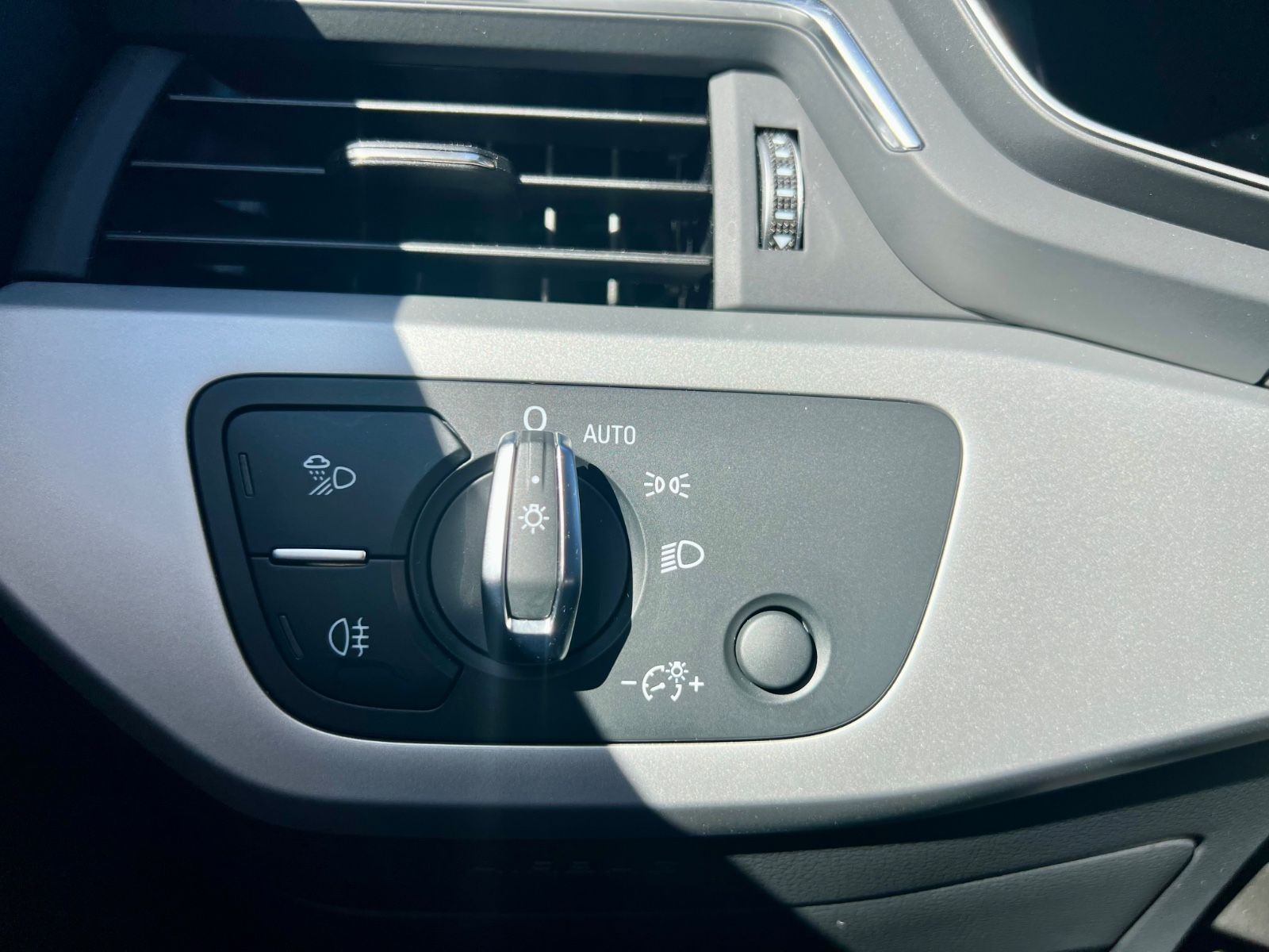 AUDI A4 Avant TDI LEDER AHK LED SHZ NAVI KAMERA