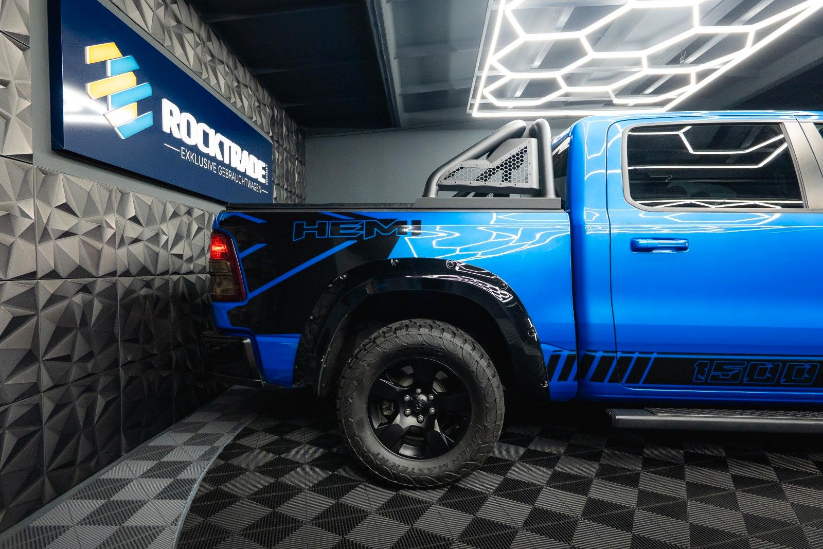 Fahrzeugabbildung Dodge RAM 5.7 V8 HEMI 4x4 OFFROAD Night-Paket *LED*