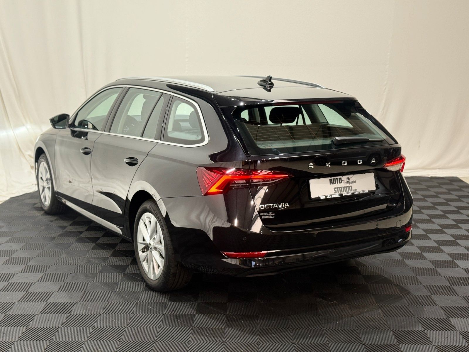 Fahrzeugabbildung SKODA Octavia Combi Style 2.0 TDI DSG