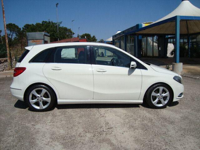 Mercedes-Benz B 180
