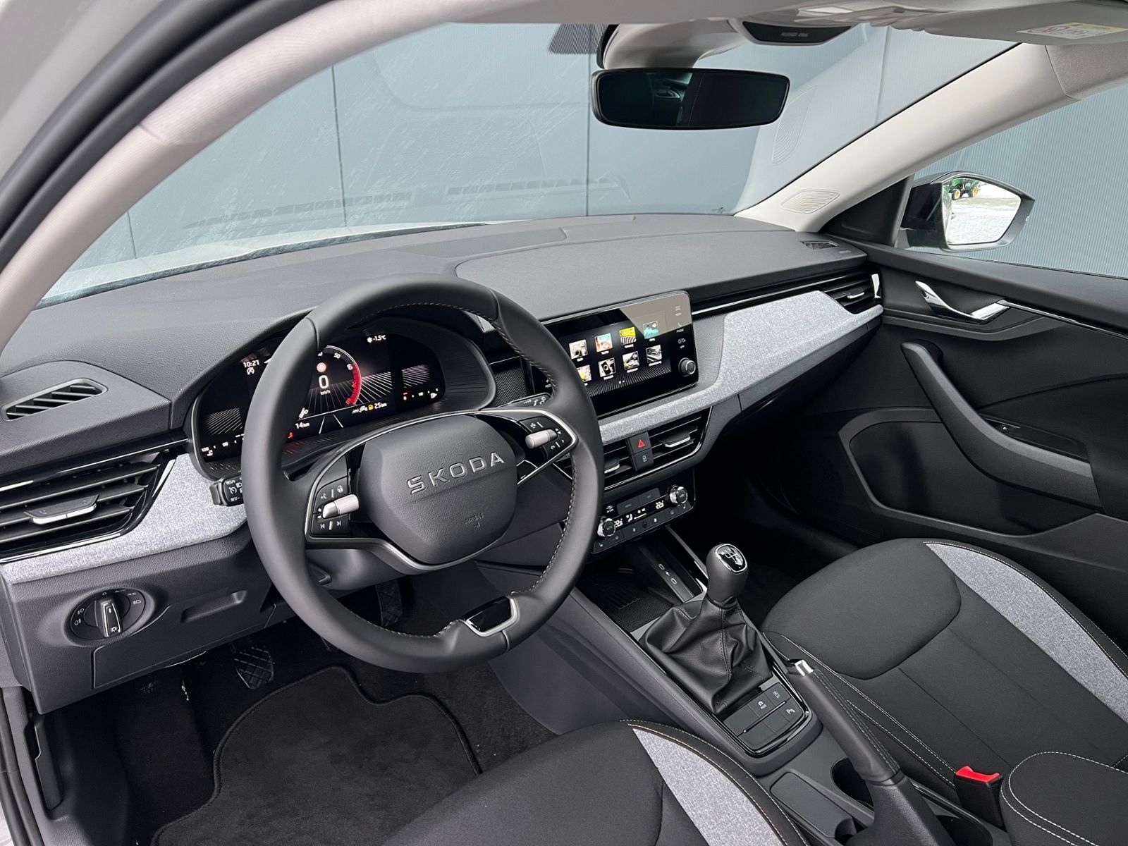 Fahrzeugabbildung SKODA Scala Drive 1.0 TSI *Black package, Vorb. AHK, L