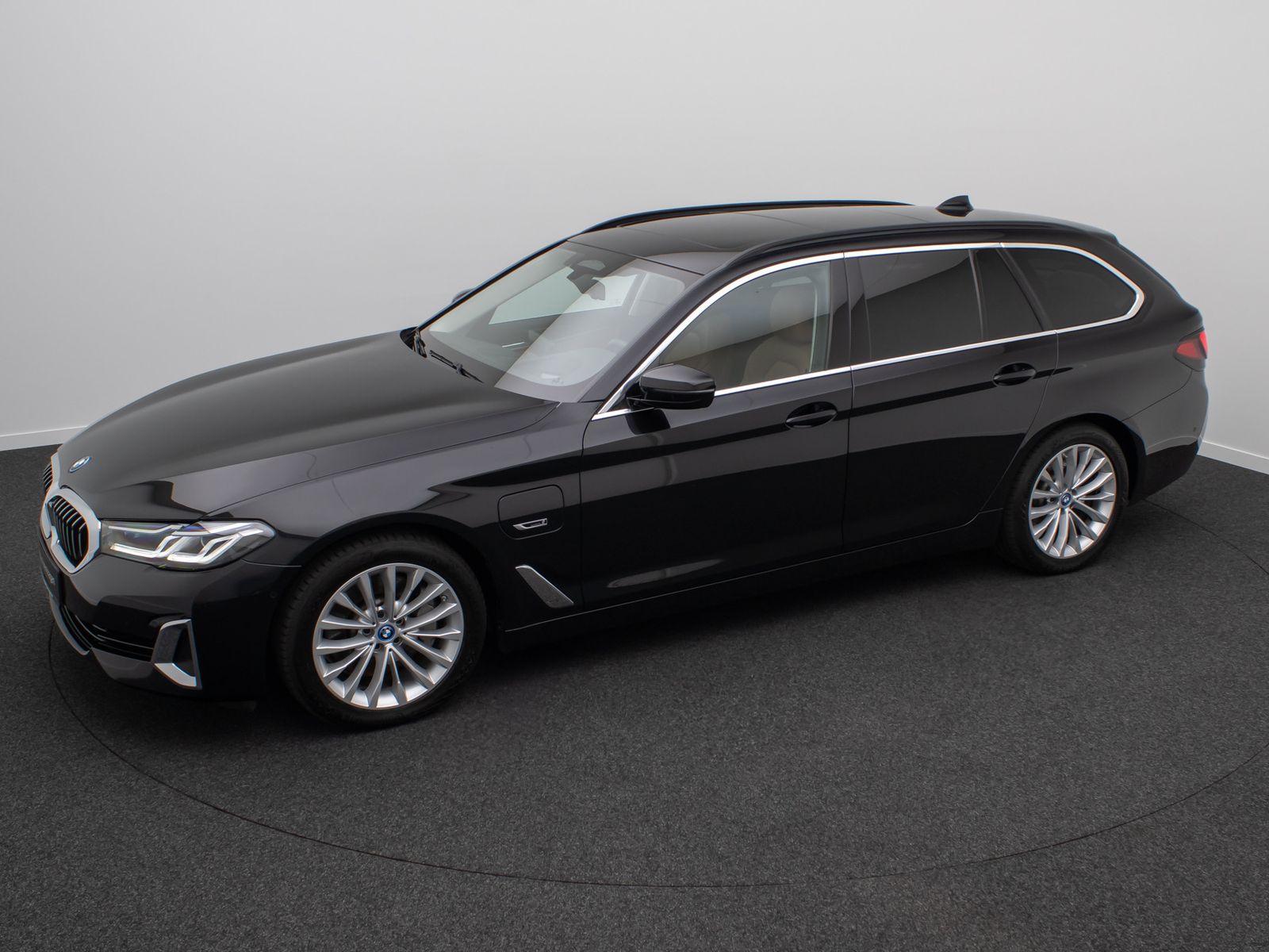 Fahrzeugabbildung BMW 530e Luxury Line Panorama Kamera Laser HUD DAB