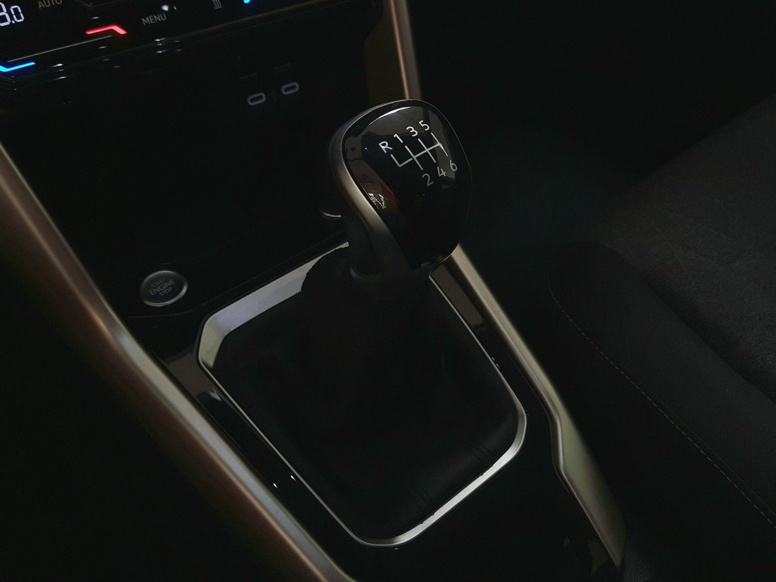 Fahrzeugabbildung Volkswagen T-Roc Move TSI *Standhzg*Cam*Navi*PDC*LED*ACC*