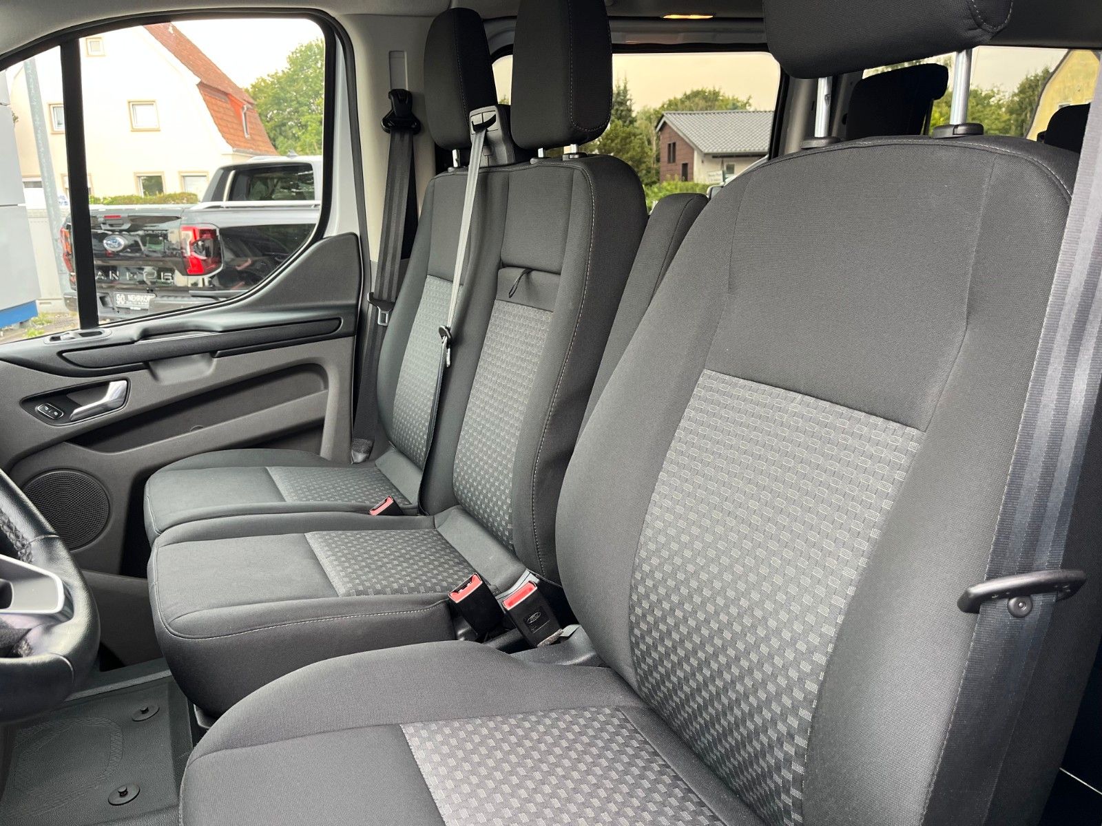 Fahrzeugabbildung Ford Transit Custom L2 TREND 9-Sitzer Klima CAM STDHZ