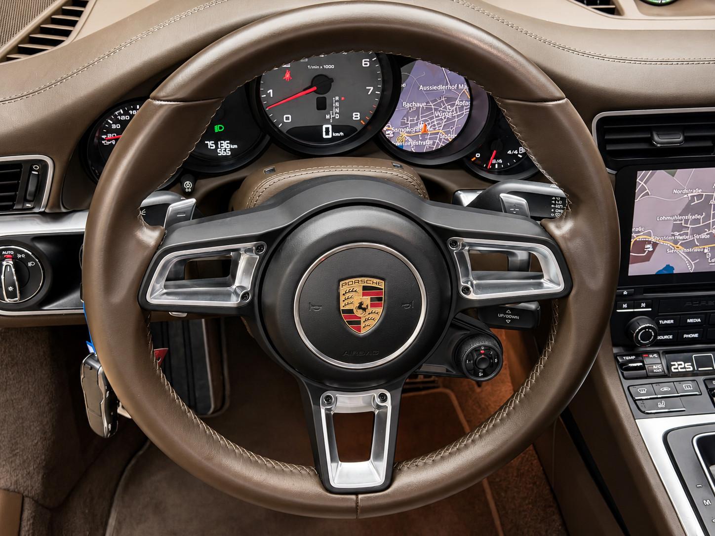 PORSCHE 911 991.2 CARRERA S CABRIOLET / CUIR / PACK SPORT CHRONO