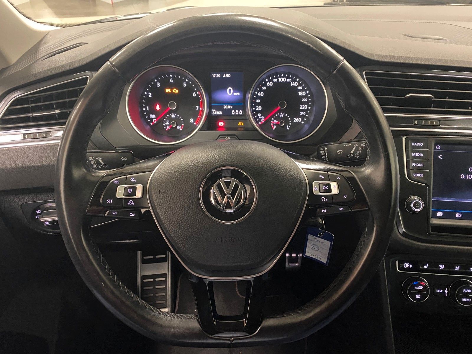 Fahrzeugabbildung Volkswagen Tiguan 1.4 TSI SOUND+1.HAND+NAVIGATION+AHK schw.