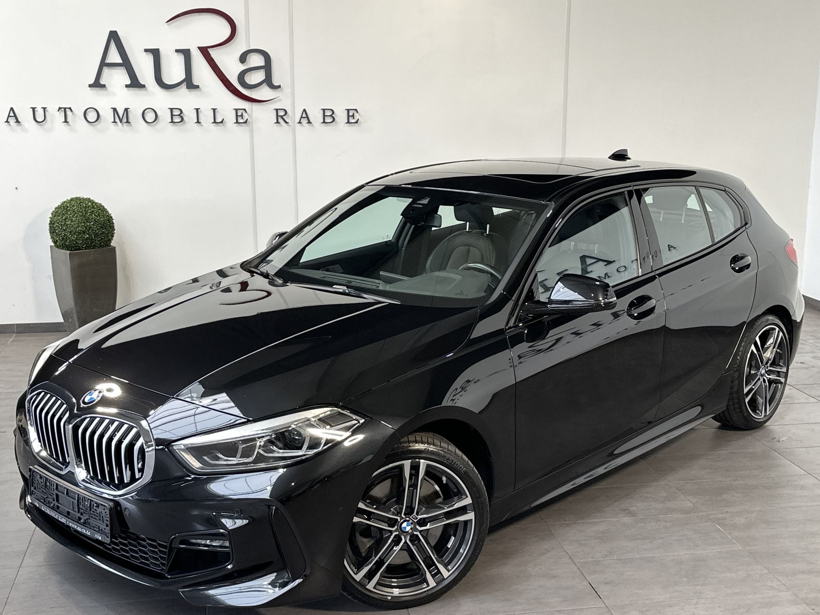 Fahrzeugabbildung BMW 120i M-Sport 5-Türer NAV+LED+AHK+PANO+HIFI+18ZO
