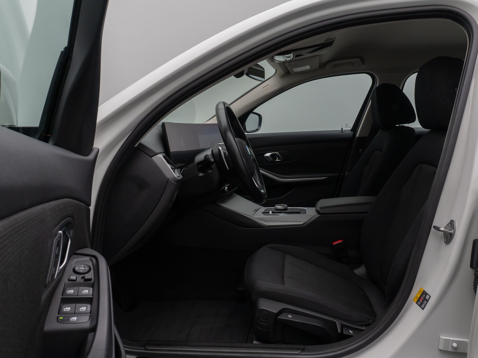 Fahrzeugabbildung BMW 330e GeschwindigReg PDC CockpitPlus DAB Sport