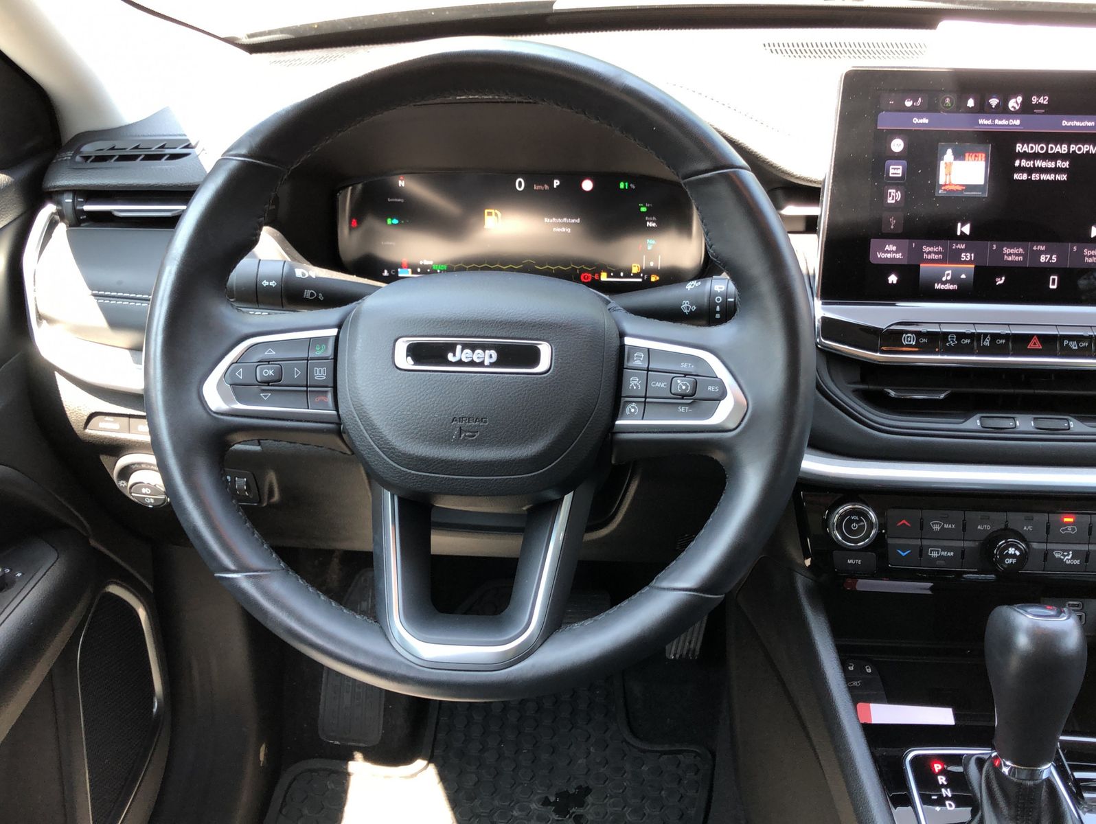 Fahrzeugabbildung Jeep Compass 1.3 T4 Plug-In Hybrid Limited 4xe 140kW