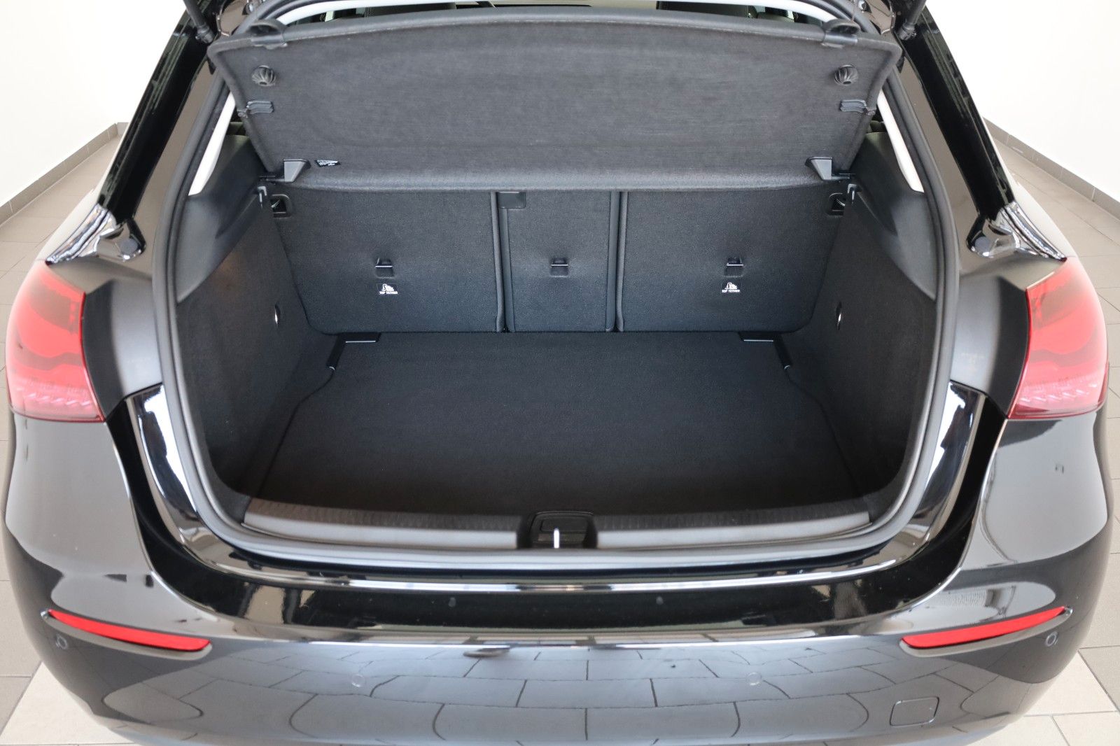 Fahrzeugabbildung Mercedes-Benz A 180 d,T.Leder,Navi,LED,SH,Kamera