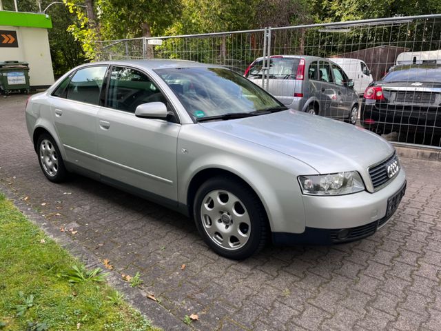 Audi A4 Lim. 2.0 TÜV+Bremsen+Kupplung+Federn Neu