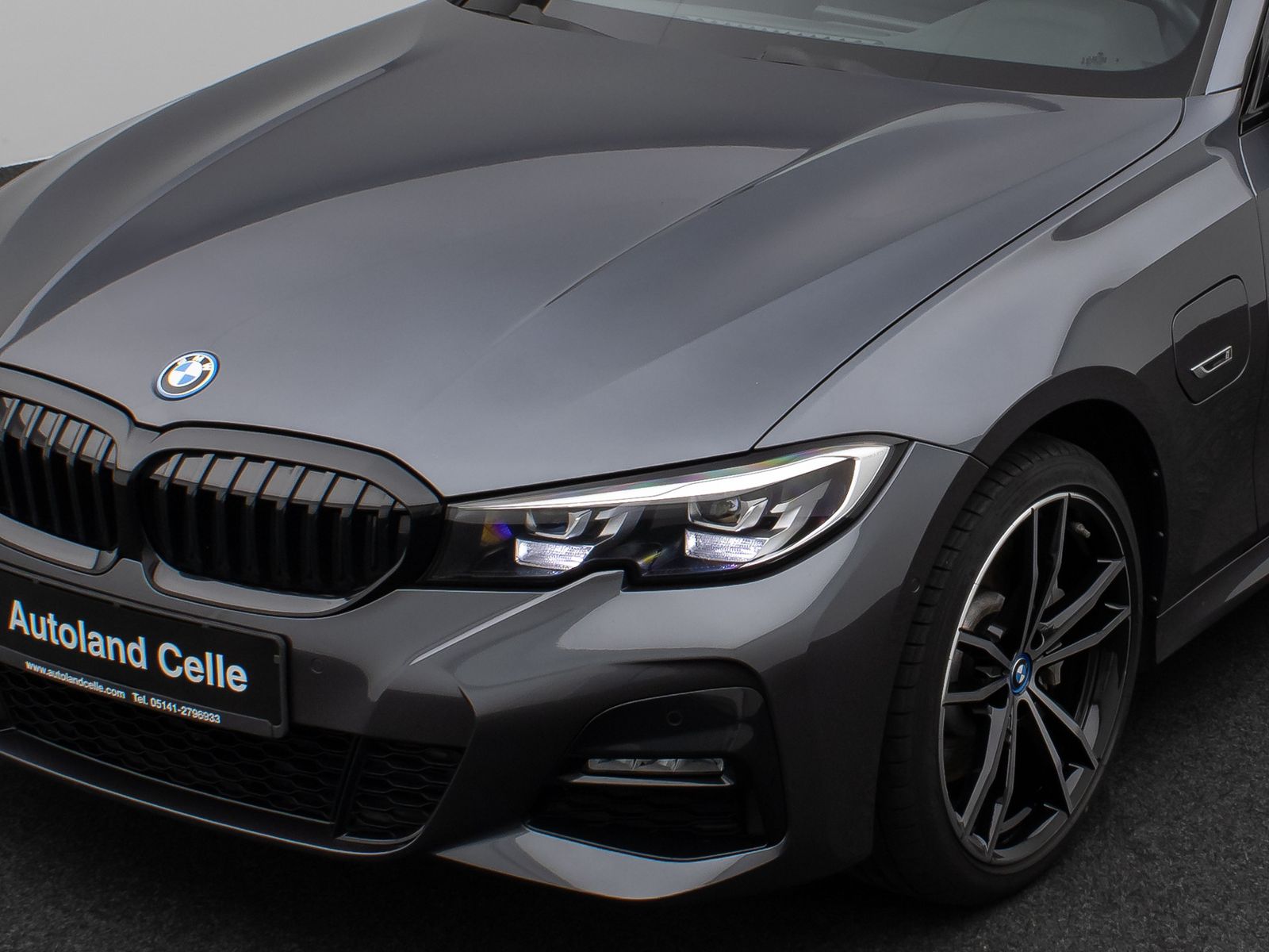Fahrzeugabbildung BMW 330e  M Sport Kamera DAB HiFi DrivAssist 19Zoll