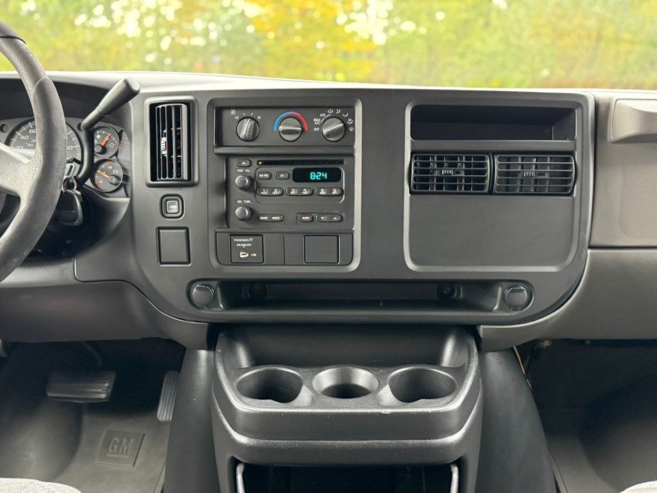 Fahrzeugabbildung Chevrolet Express Chevy Van 6.0 V8 2500 LPG 9 Sitzer