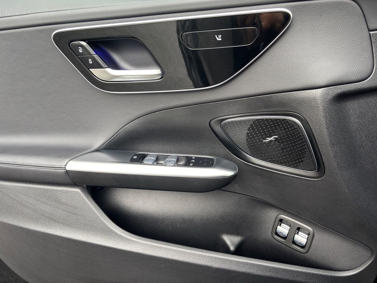 Fahrzeugabbildung Mercedes-Benz C 300 e 4M ACC AUT DynLicht Fernlichtass. Kam.