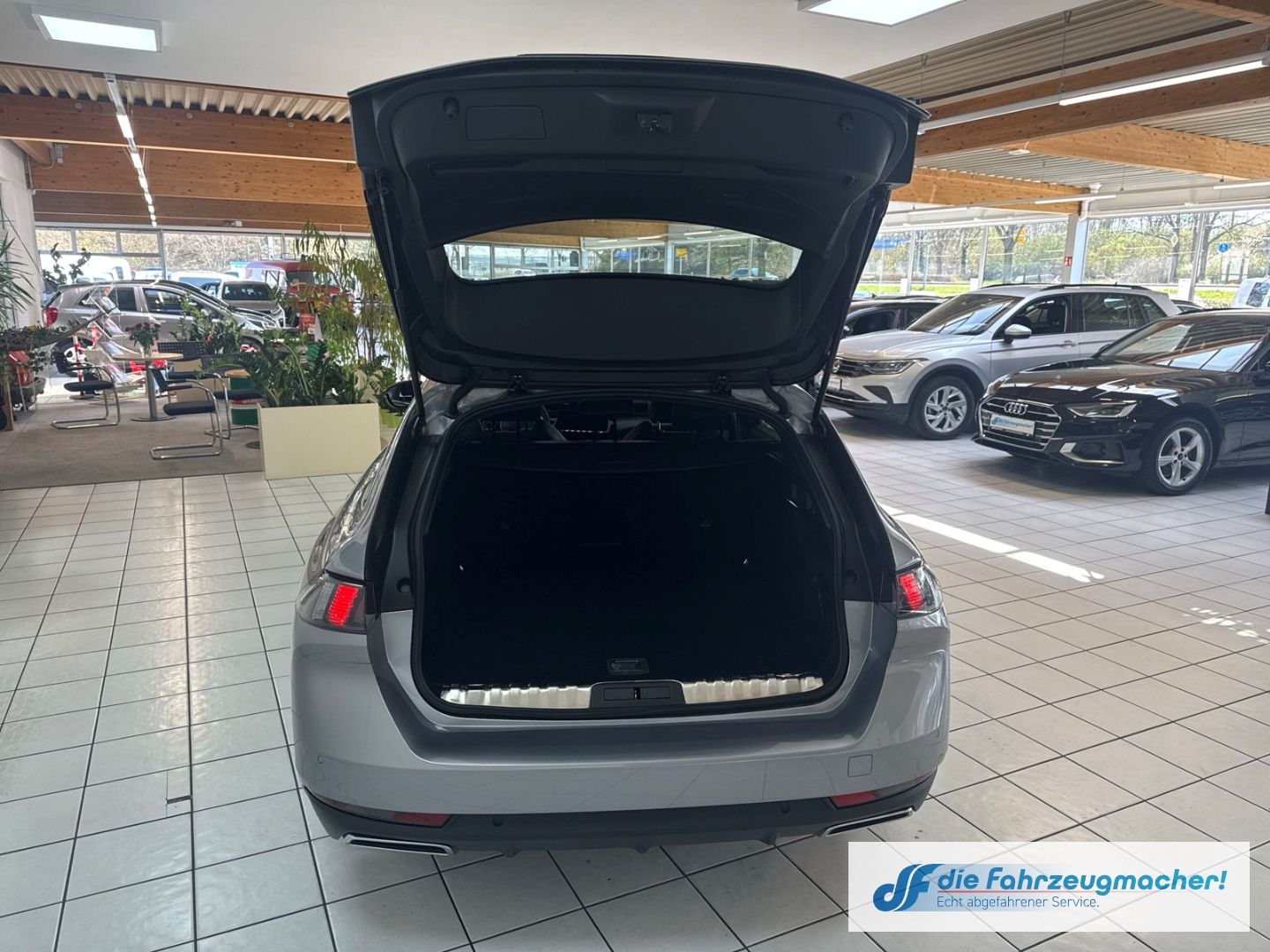 Fahrzeugabbildung Peugeot 508 SW Allure Pack 1.5 Navi ACC Apple CarPlay An