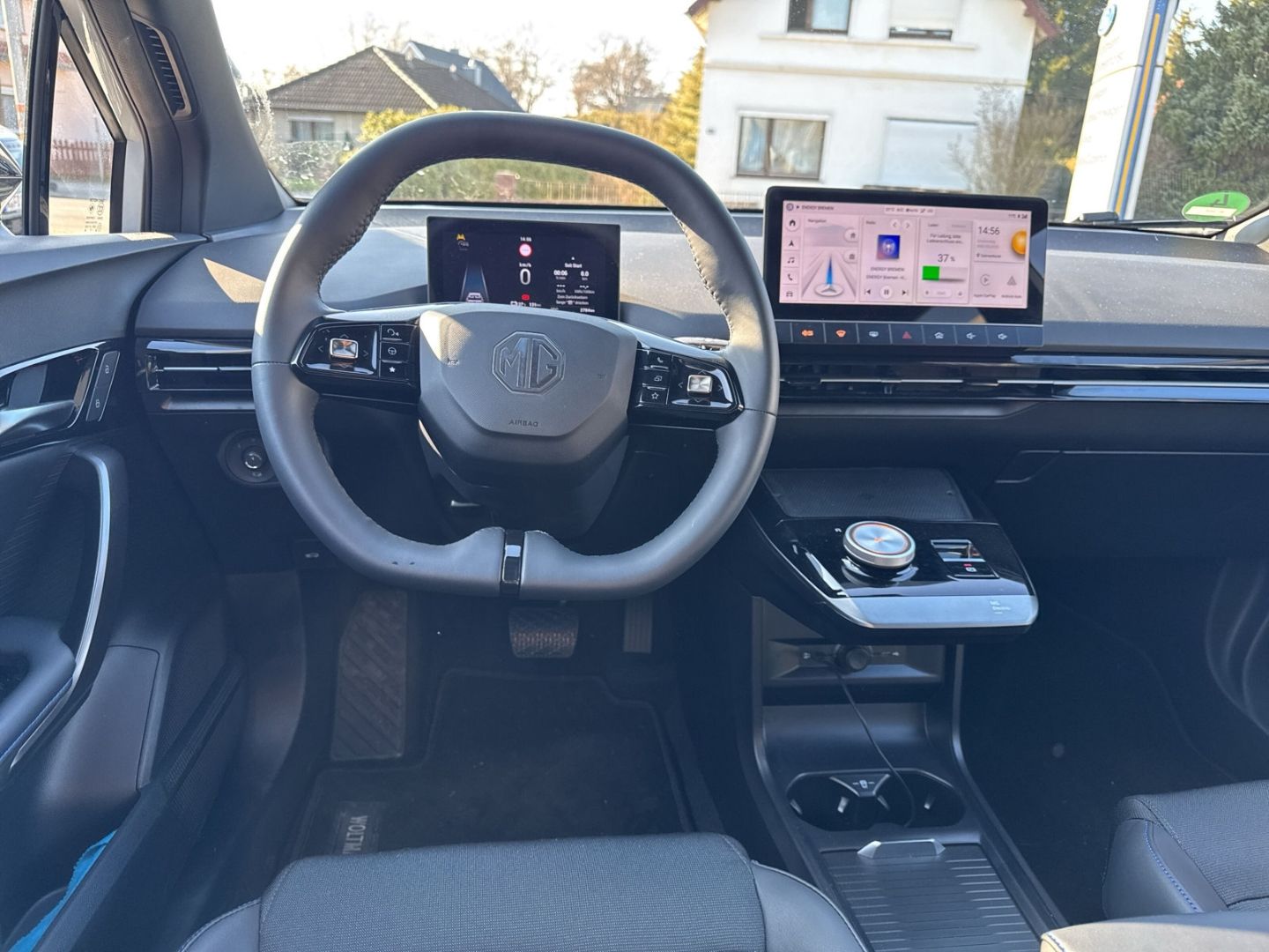 Fahrzeugabbildung MG MG4 4 Luxury 64KW Dienstwagen inkl. Winterräder