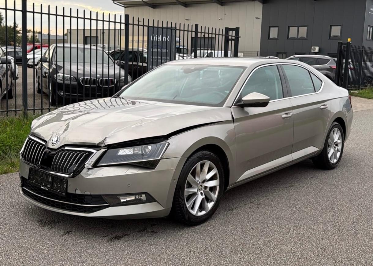 Skoda Superb 1.8 TSI DSG Lim. Xenon Navi SHZ EU6