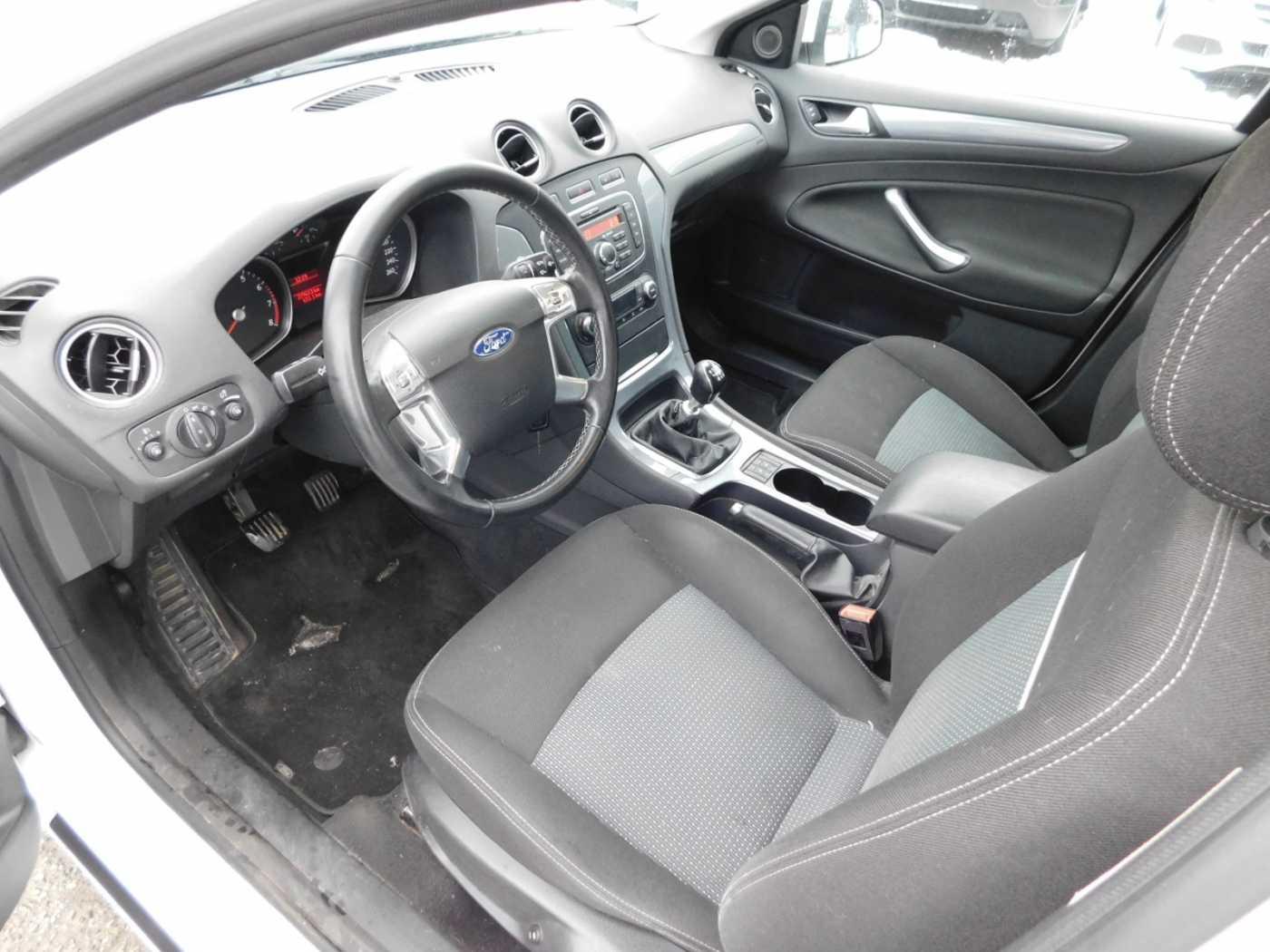 Ford Mondeo 2014 — photo 10