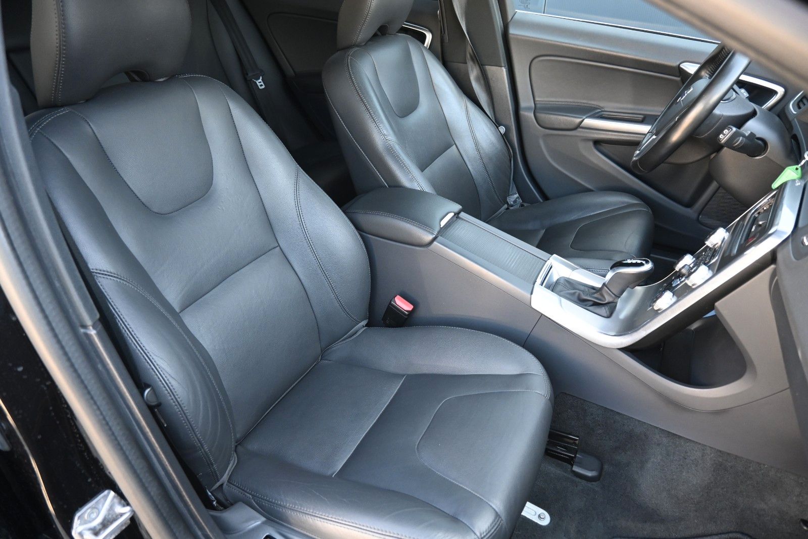 Fahrzeugabbildung Volvo V60 D4 Autom. Summum*NAVI*STDHZG*RFK*