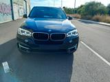 BMW X5 xDrive30d - - BMW X5: Blau, Luftfederung