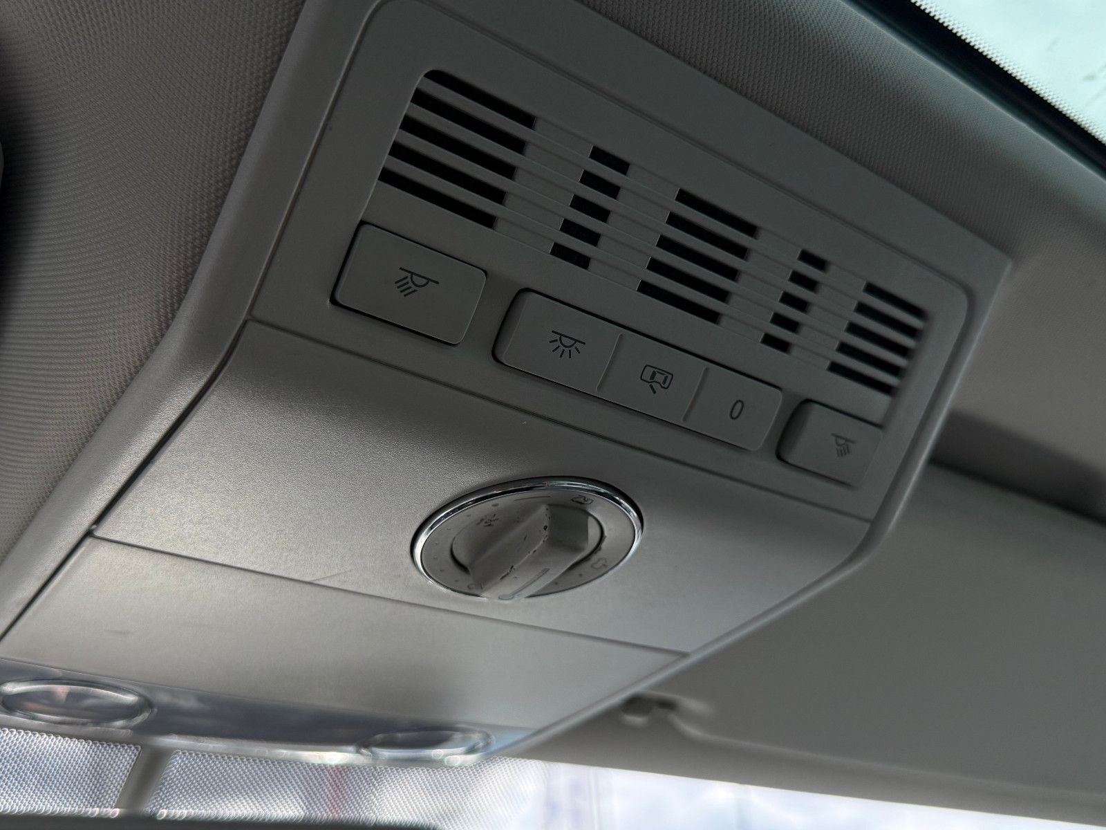 Fahrzeugabbildung Volkswagen T5 Multivan Highline 2.5 TDI AHK GRA Navi PDC