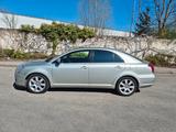 Toyota Avensis 2.4  Executive Liftback - Toyota Avensis: 2.4
