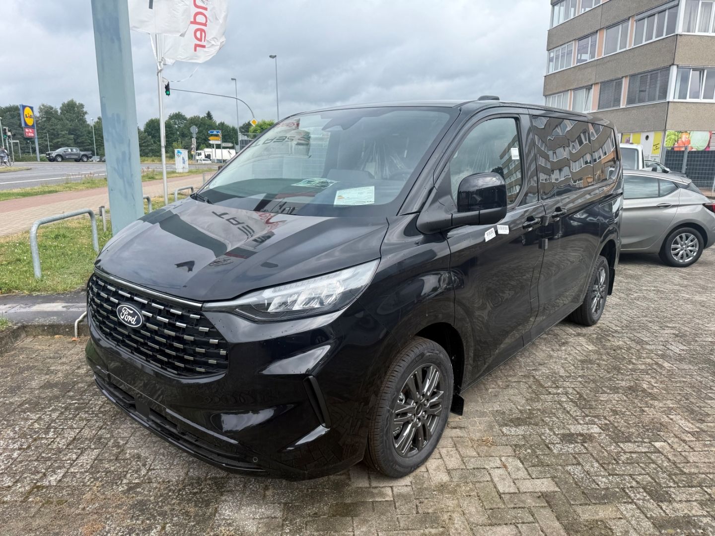 Fahrzeugabbildung Ford Tourneo Custom 320 L1 Titanium FWD ACC LED Navi
